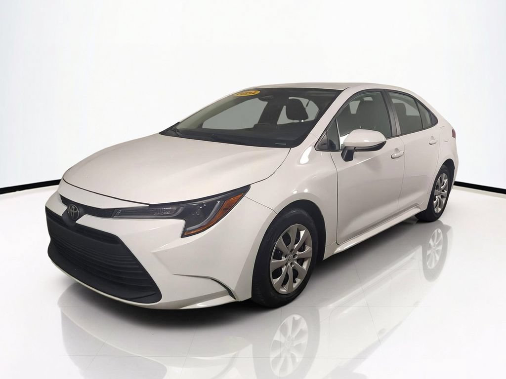 Used 2025 Toyota Corolla LE FWD image 11