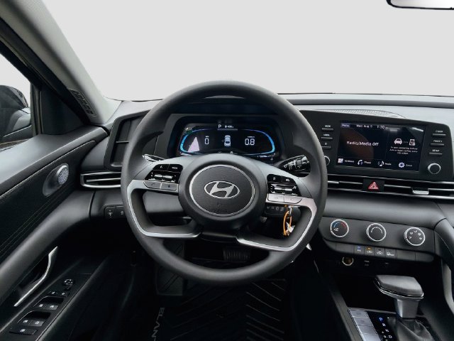 New 2026 Hyundai Elantra SE FWD image 21