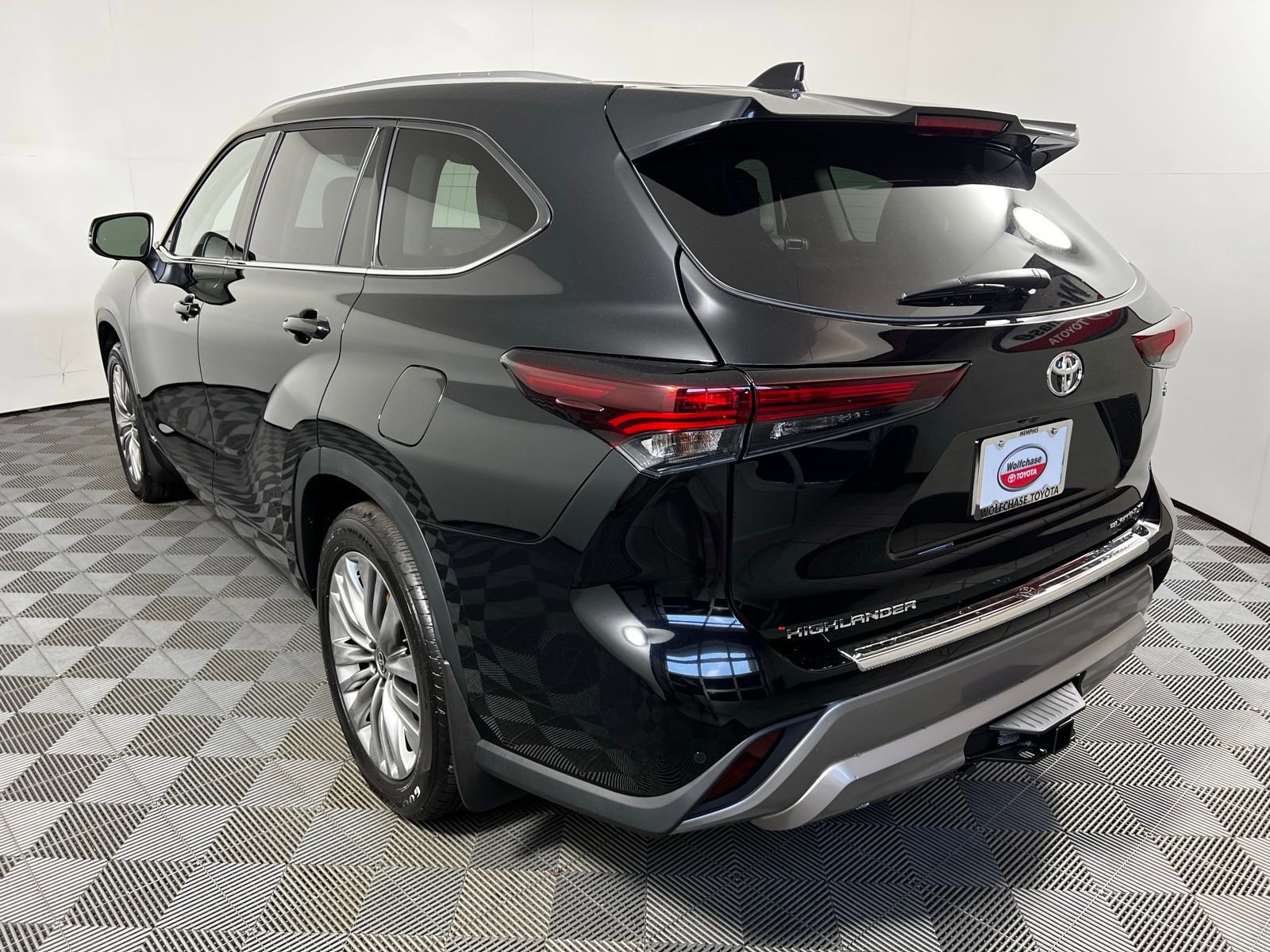 Used 2026 Toyota Highlander Platinum AWD/4WD image 7