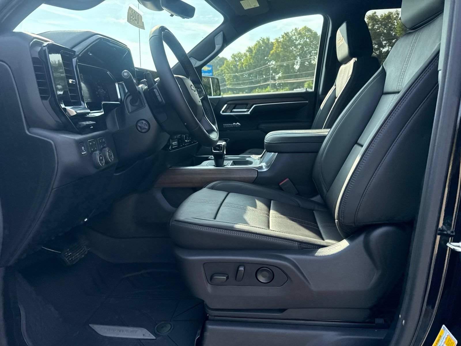 New 2026 Chevrolet Silverado 1500 High Country w/ High Country Premium Package AWD/4WD image 16