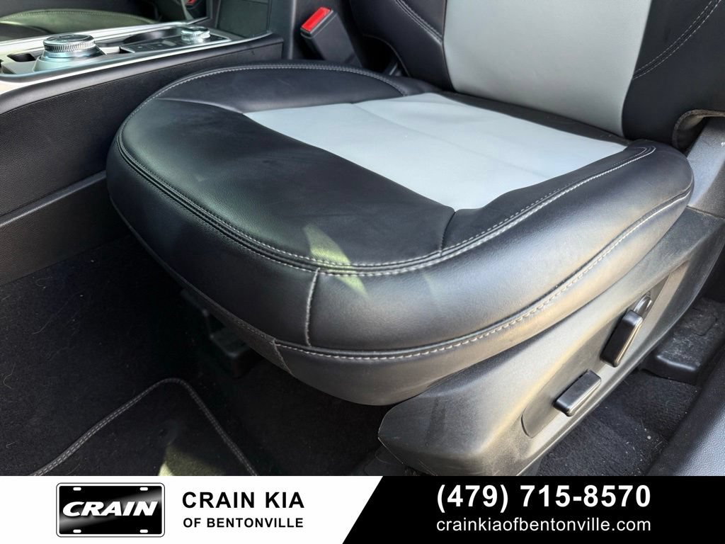 Used 2024 Ford Explorer XLT w/ Equipment Group 202A AWD/4WD image 24