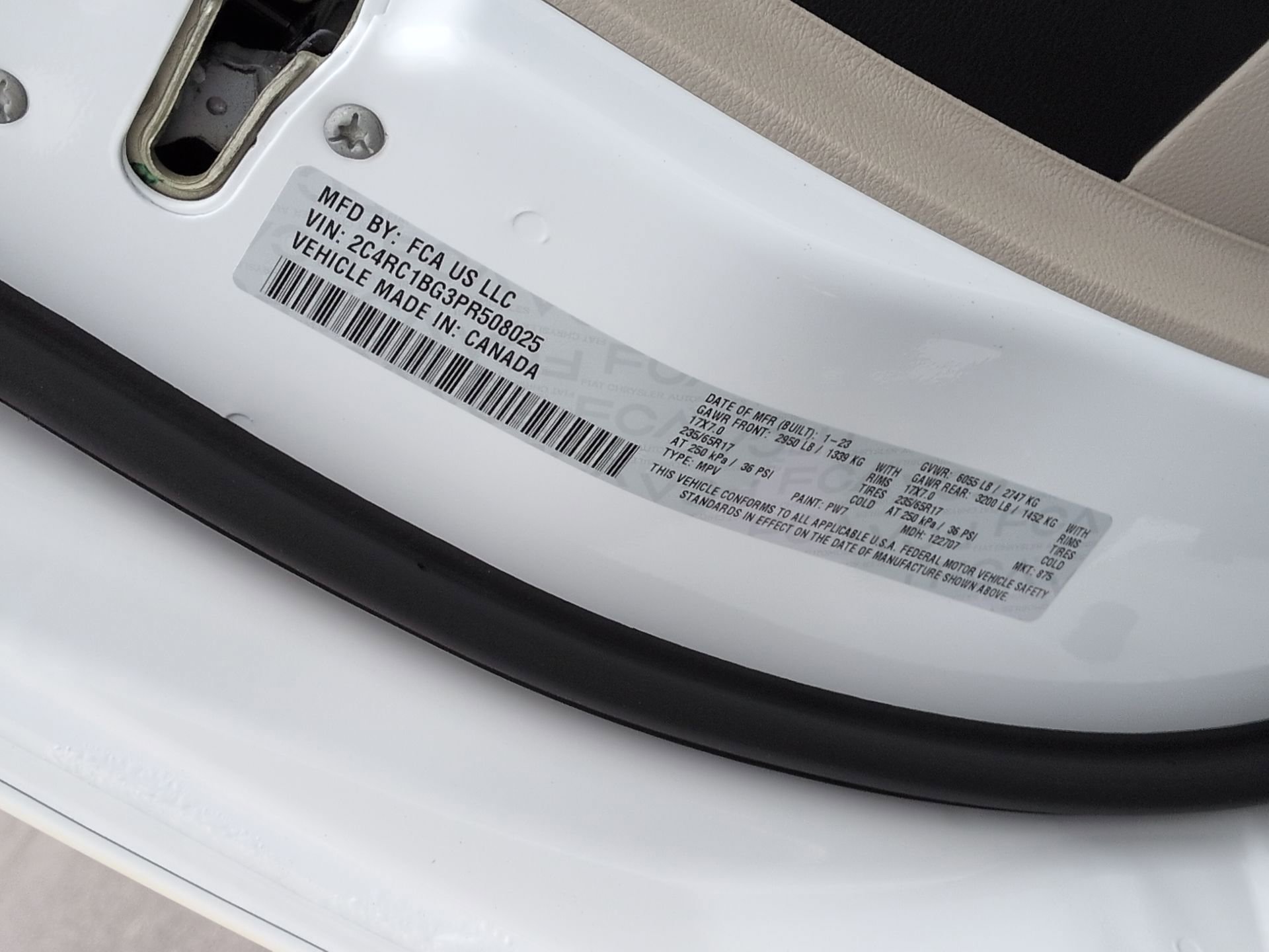 Used 2023 Chrysler Pacifica Touring-L image 33