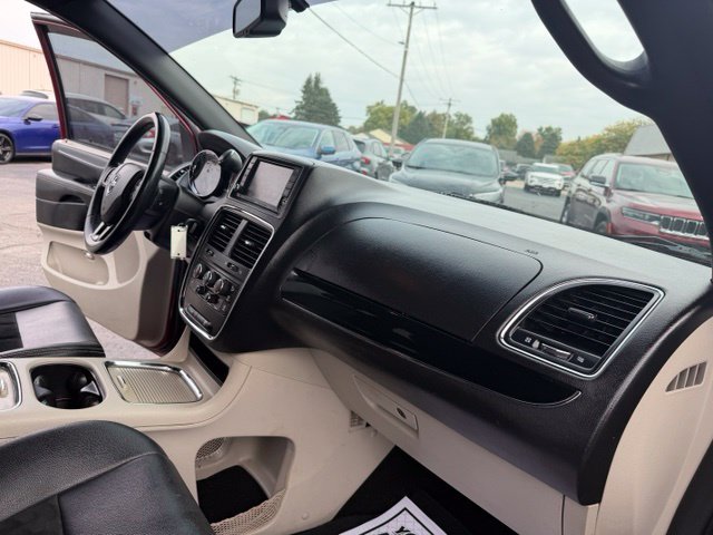Used 2018 Dodge Grand Caravan SXT FWD image 34