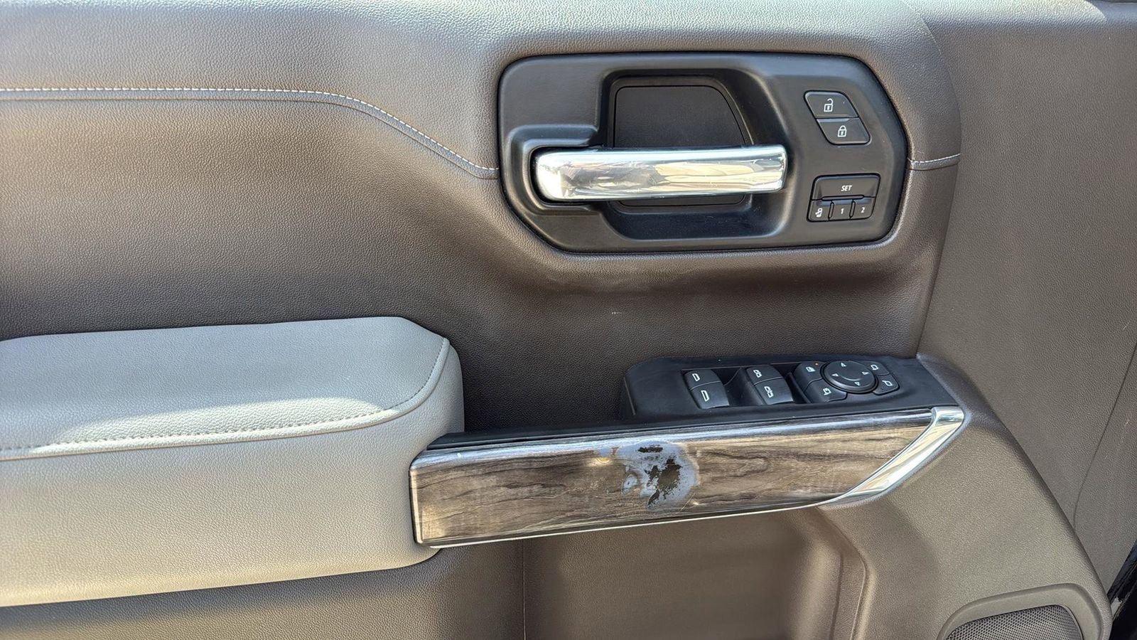 Used 2022 Chevrolet Silverado 1500 LTZ w/ Z71 Off-Road Package image 11