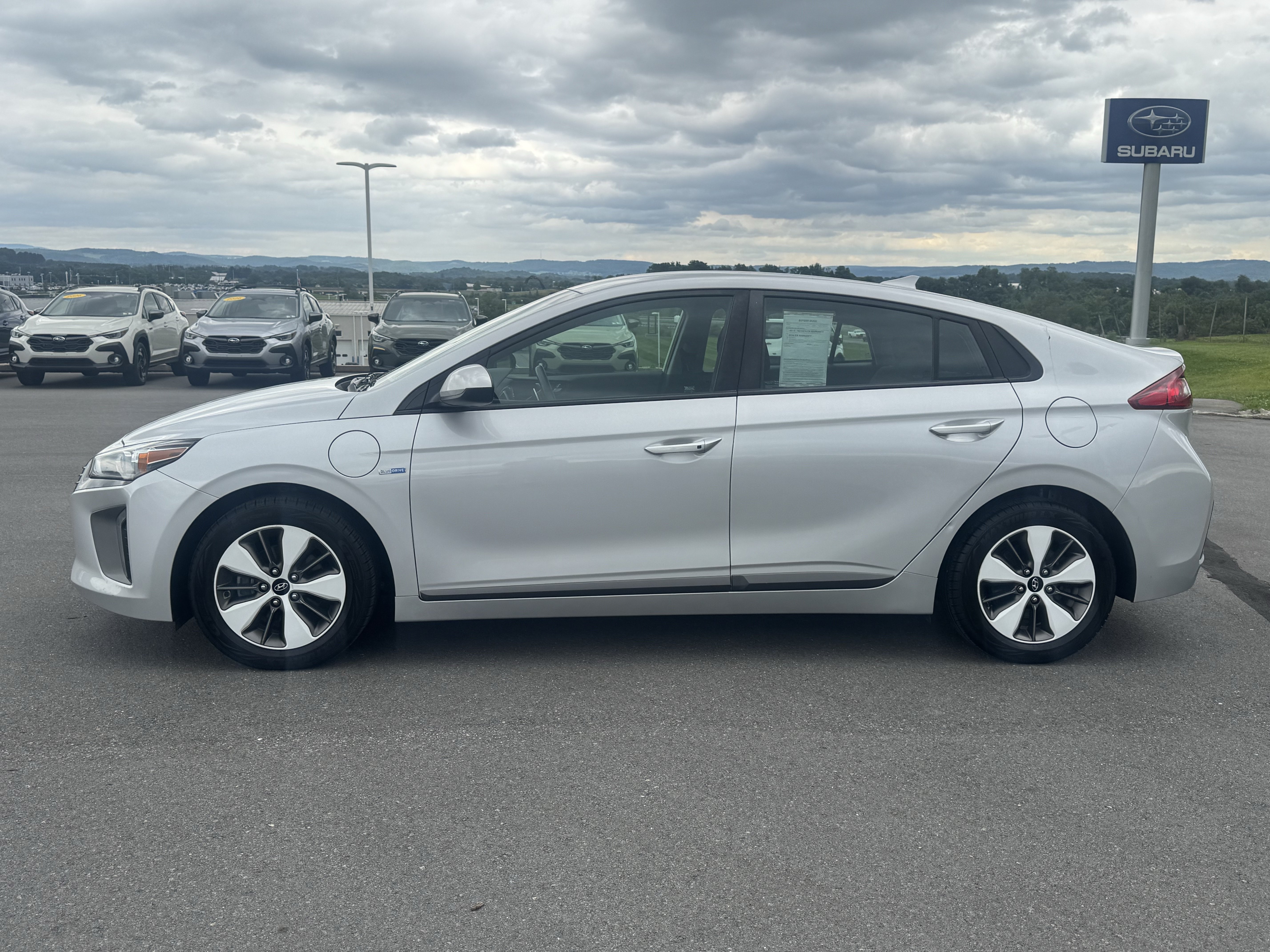 Used 2019 Hyundai Ioniq Plug-In Hybrid FWD image 7