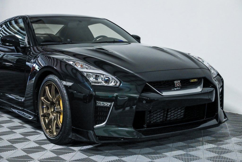 Used 2021 Nissan GT-R Premium image 9