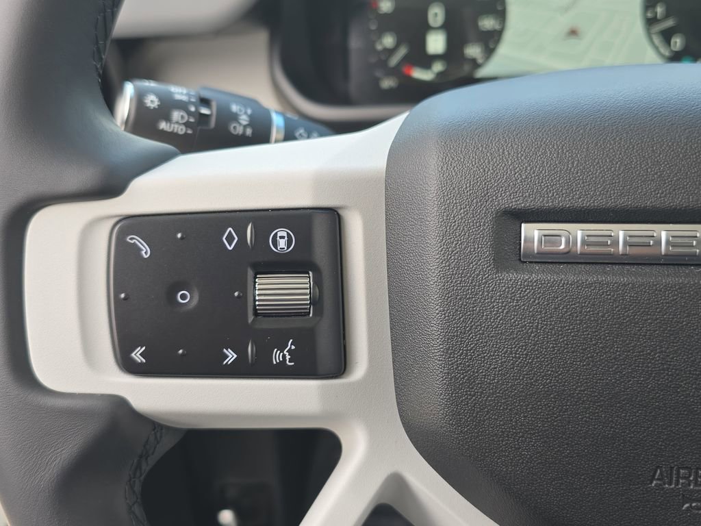 New 2026 Land Rover Defender 110 X-Dynamic SE AWD/4WD image 17