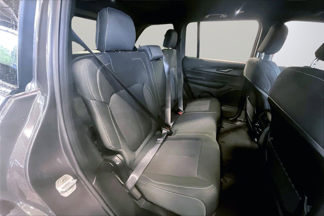 New 2025 Jeep Grand Cherokee Laredo w/ Luxury Tech Group I image 8