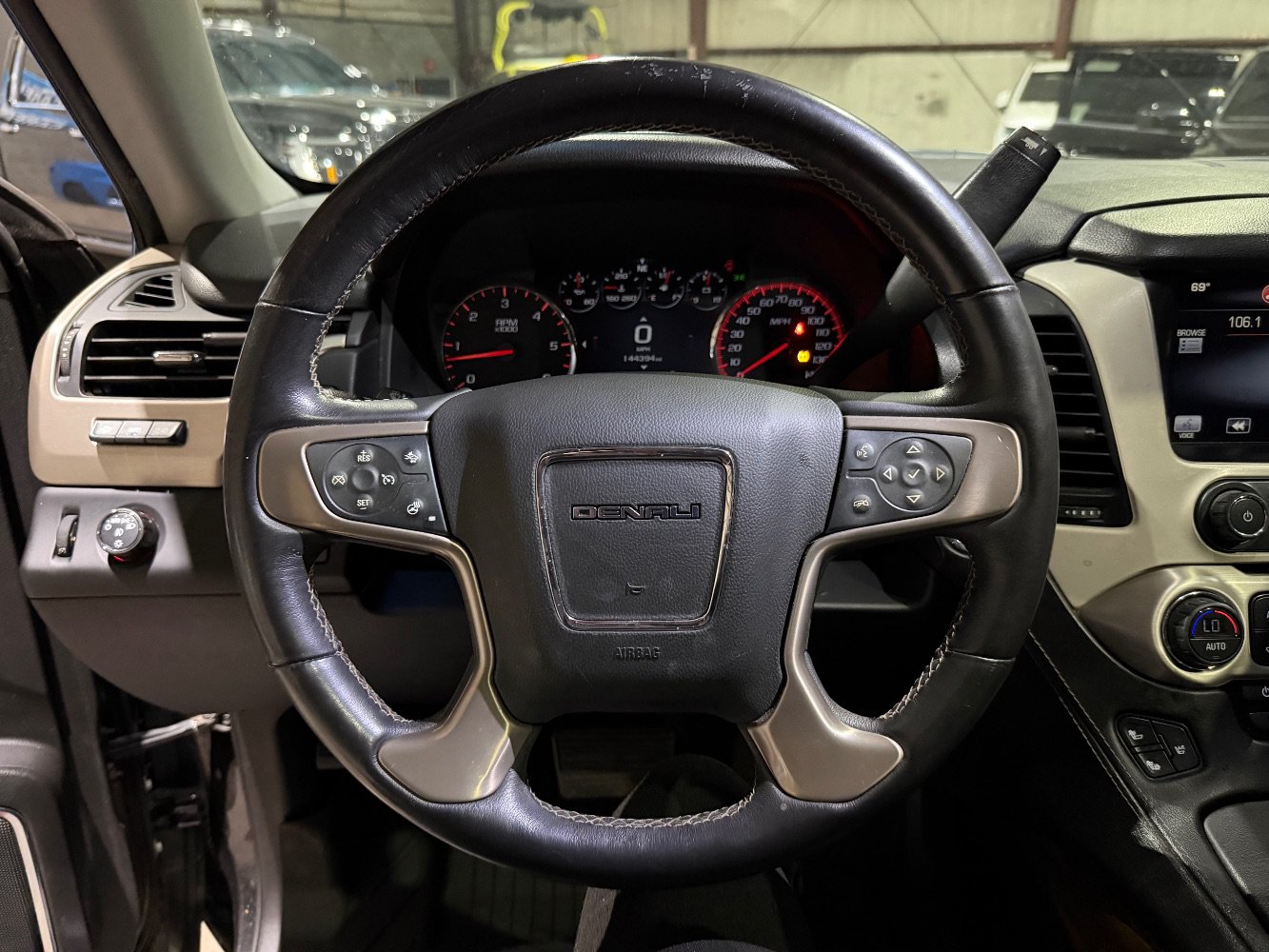 Used 2015 GMC Yukon XL Denali w/ Touring Package RWD image 31