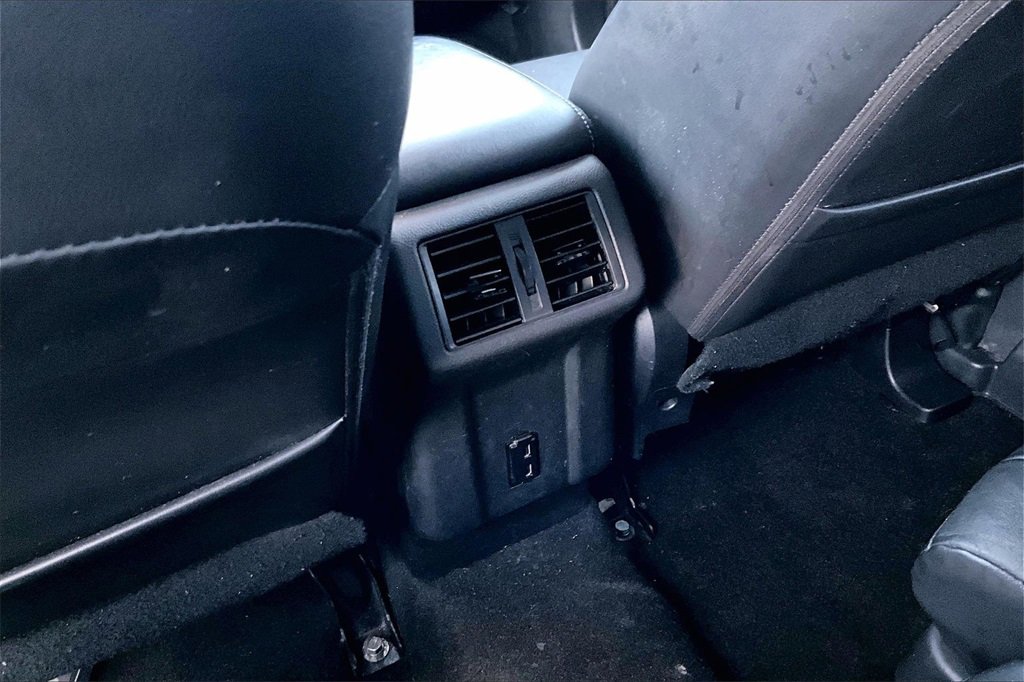 Used 2020 Mitsubishi Outlander SE image 29