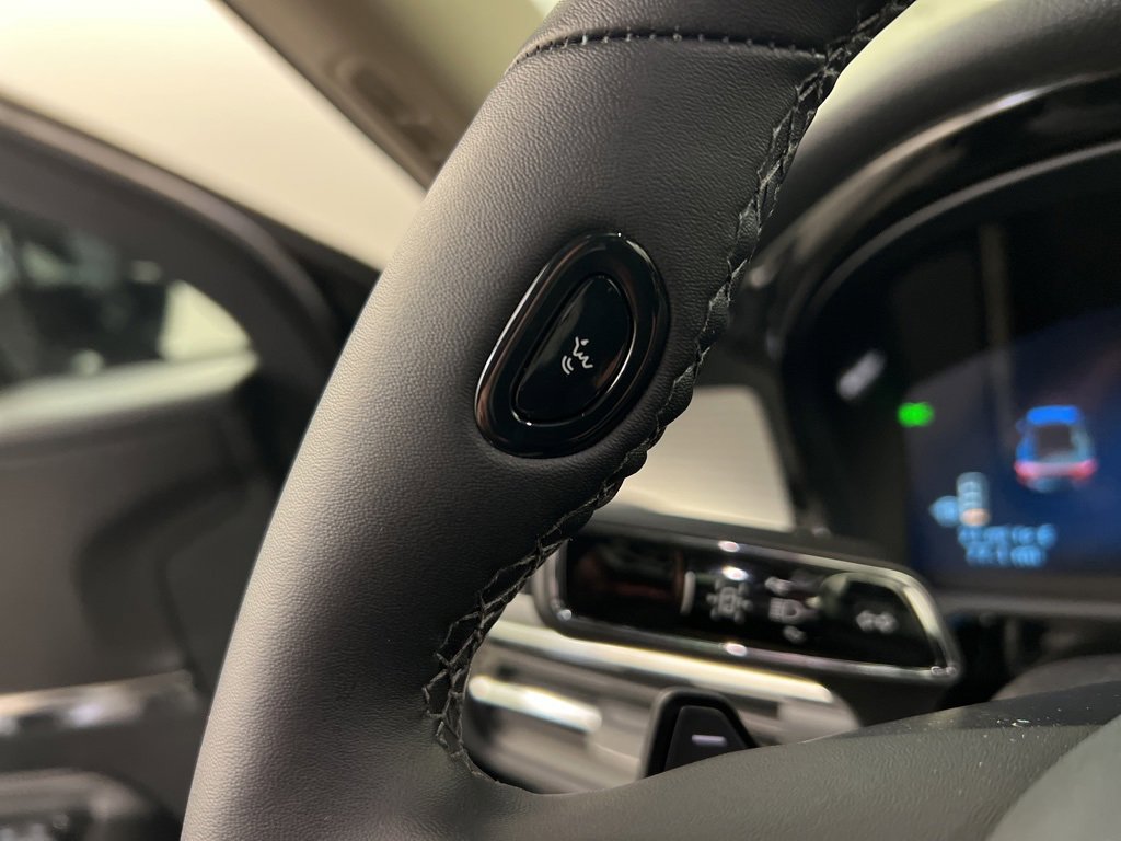 Used 2026 Lincoln Corsair Premiere image 19