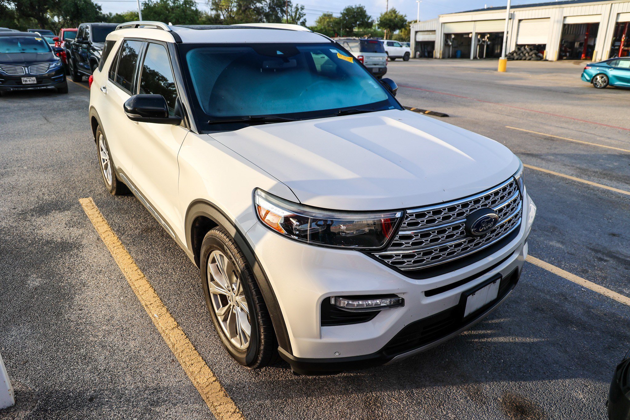 Used 2020 Ford Explorer Limited RWD image 4