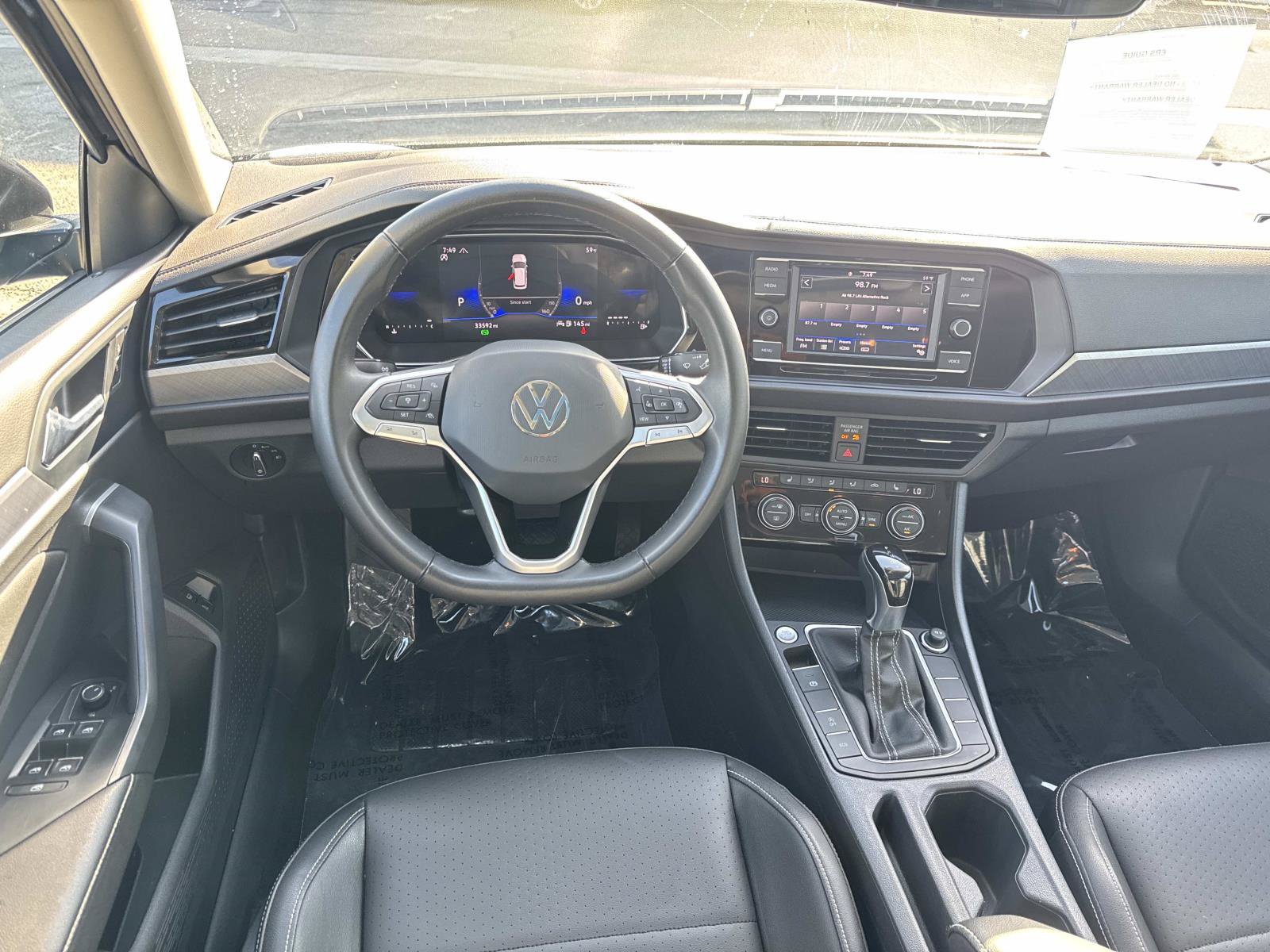 Used 2024 Volkswagen Jetta SE image 8