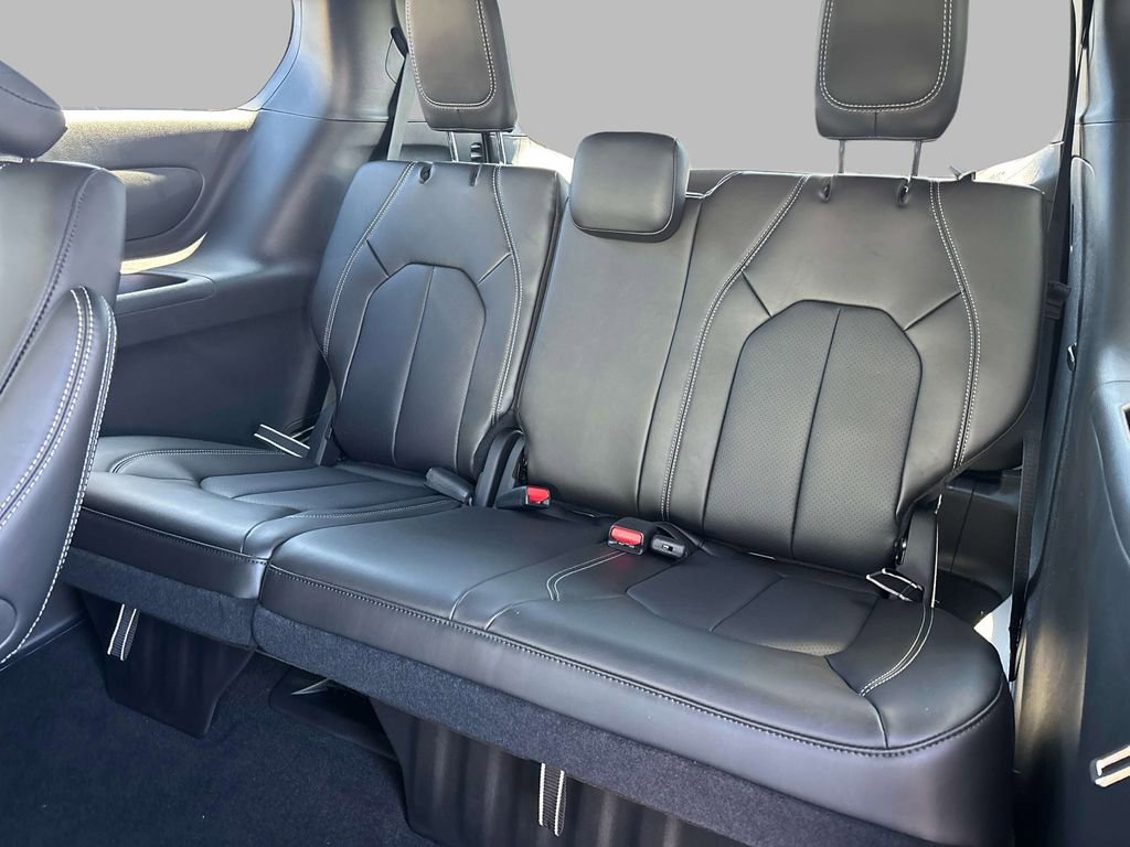 New 2026 Chrysler Pacifica Select AWD/4WD image 7