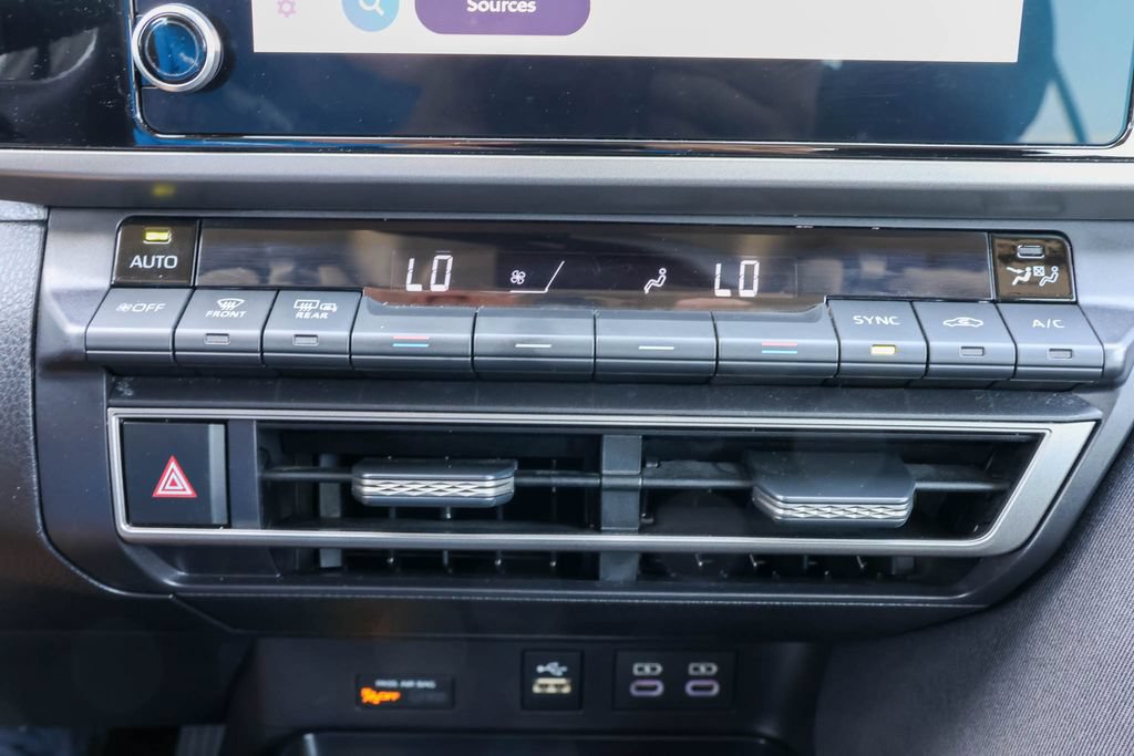 Used 2025 Toyota Camry LE FWD image 21