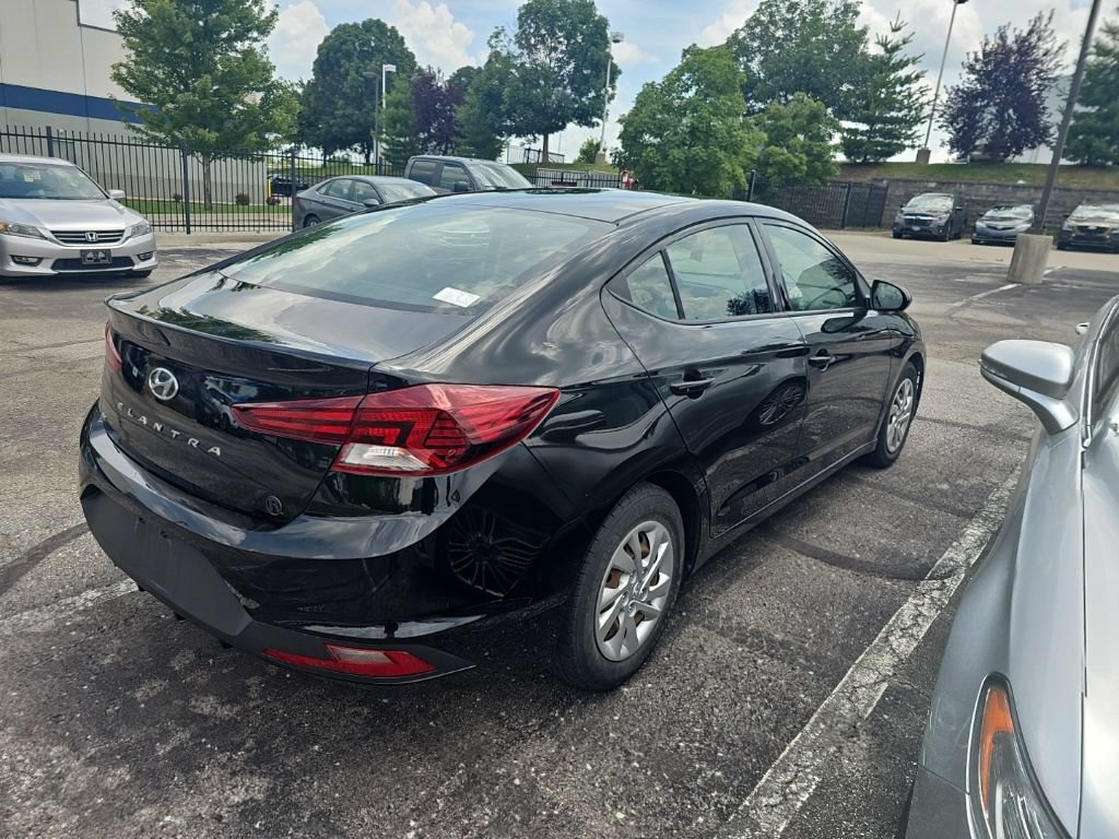Used 2019 Hyundai Elantra SE w/ Cargo Package FWD image 5