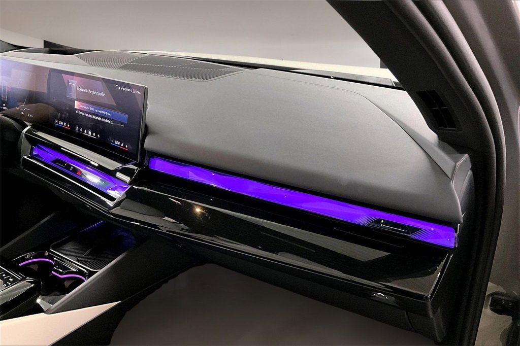 Used 2025 BMW i5 xDrive40 w/ Premium Package image 24