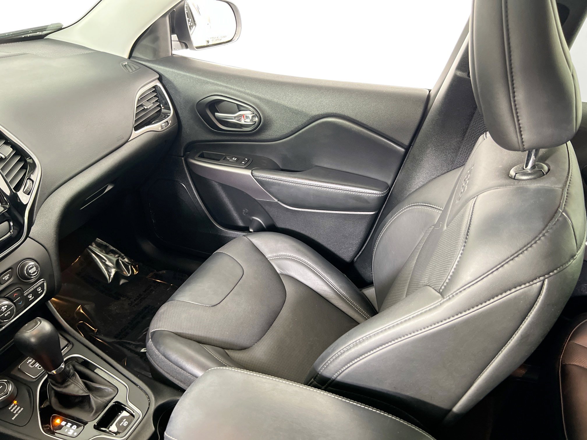 Used 2022 Jeep Cherokee Limited w/ Mopar Interior Package image 23