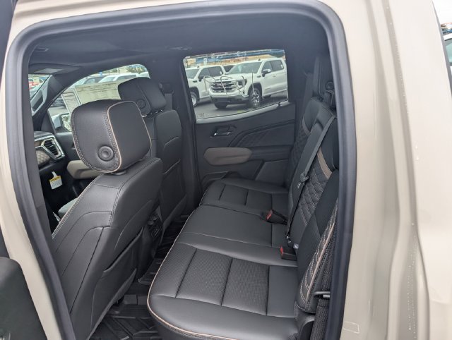 New 2026 GMC Canyon Denali w/ LPO, Black Badging Package AWD/4WD image 10