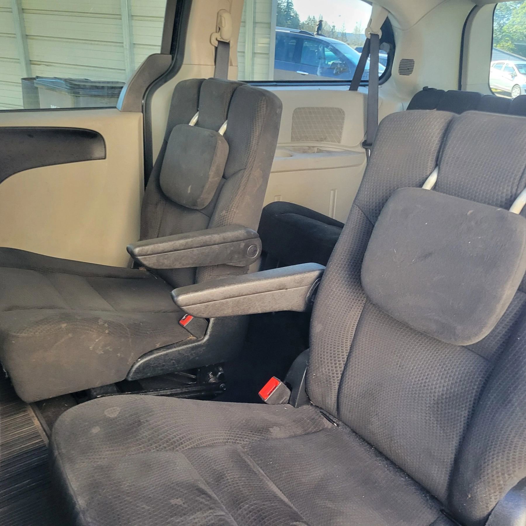 Used 2017 Dodge Grand Caravan SXT w/ Quick Order Package 29G SXT FWD image 8