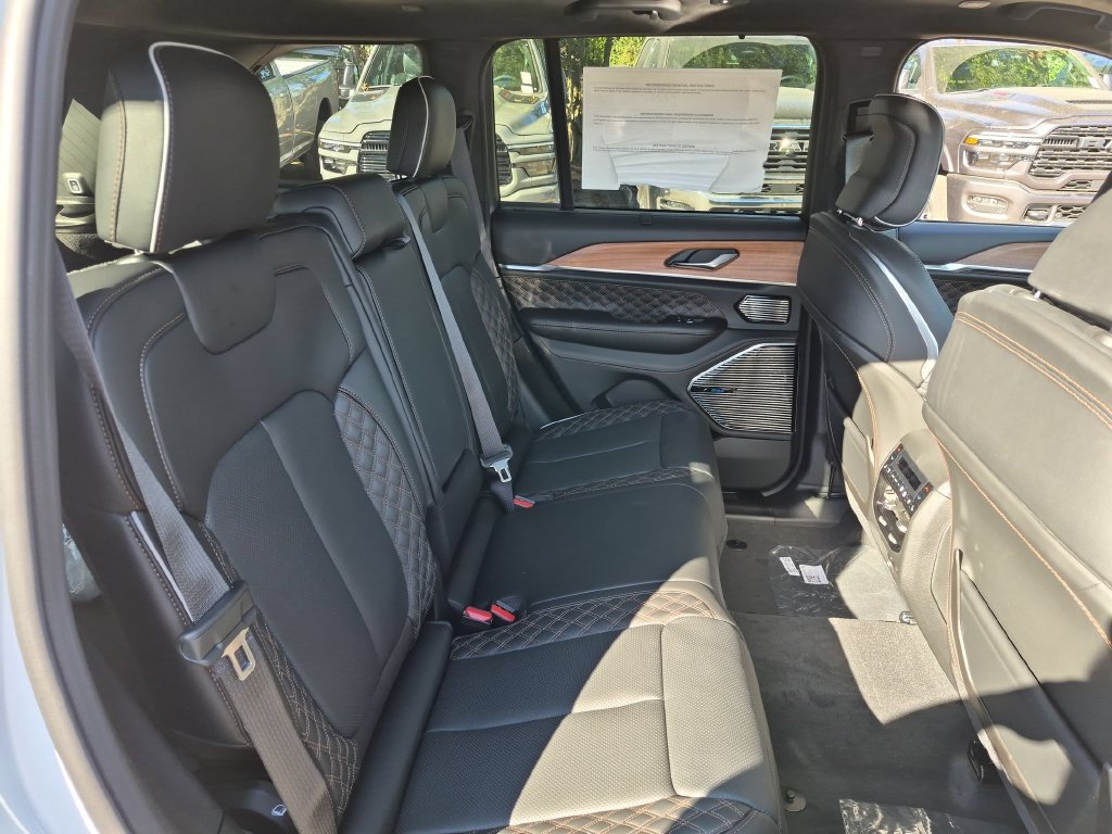 New 2027 Jeep Grand Cherokee Summit AWD/4WD image 15