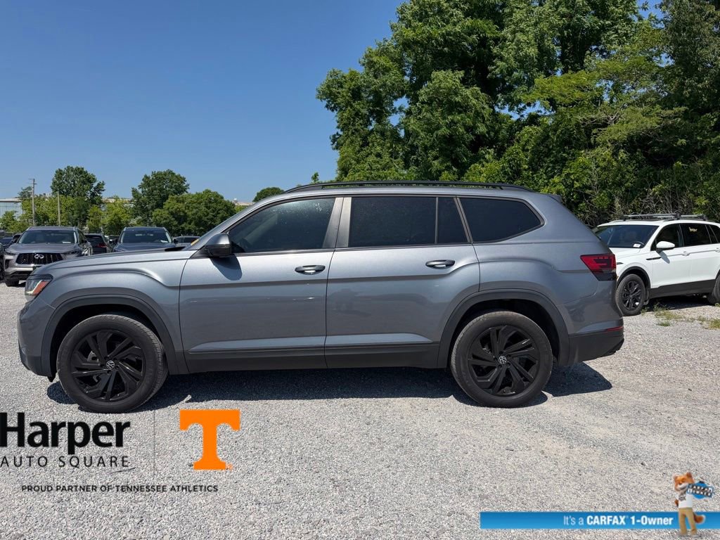 Used 2023 Volkswagen Atlas SE w/ Black Wheel Package FWD image 2