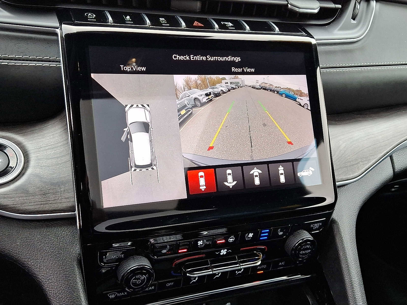 Used 2023 Jeep Grand Cherokee Overland w/ Adv Protech Group III image 21