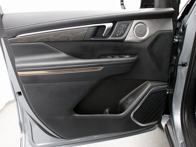 Certified 2025 Buick Enclave Avenir w/ Super Cruise Package image 22