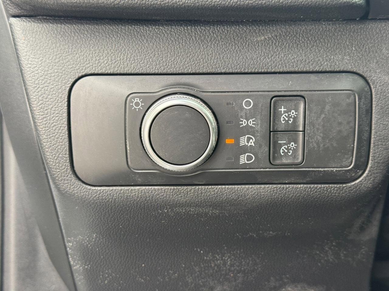 Used 2022 Ford Escape SE image 21