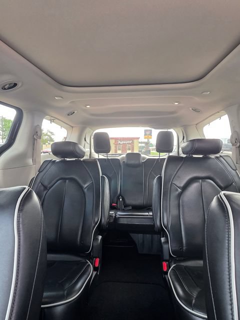 Used 2023 Chrysler Pacifica Limited FWD image 22