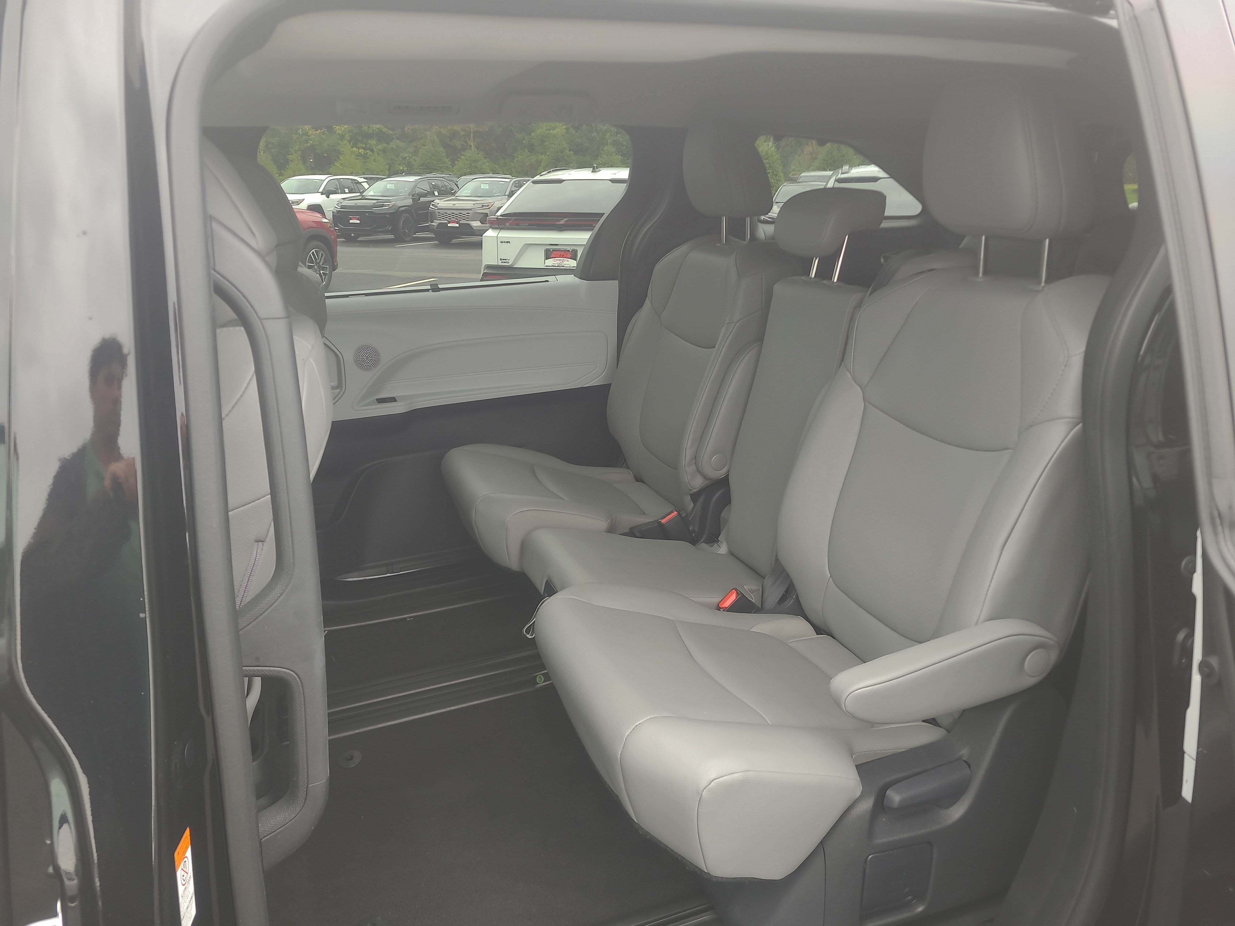 Certified 2026 Toyota Sienna XLE FWD image 28