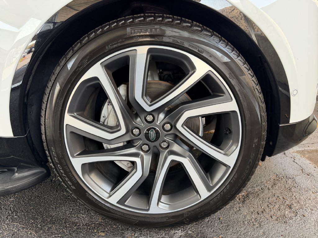 Used 2024 Land Rover Discovery Dynamic SE AWD/4WD image 48