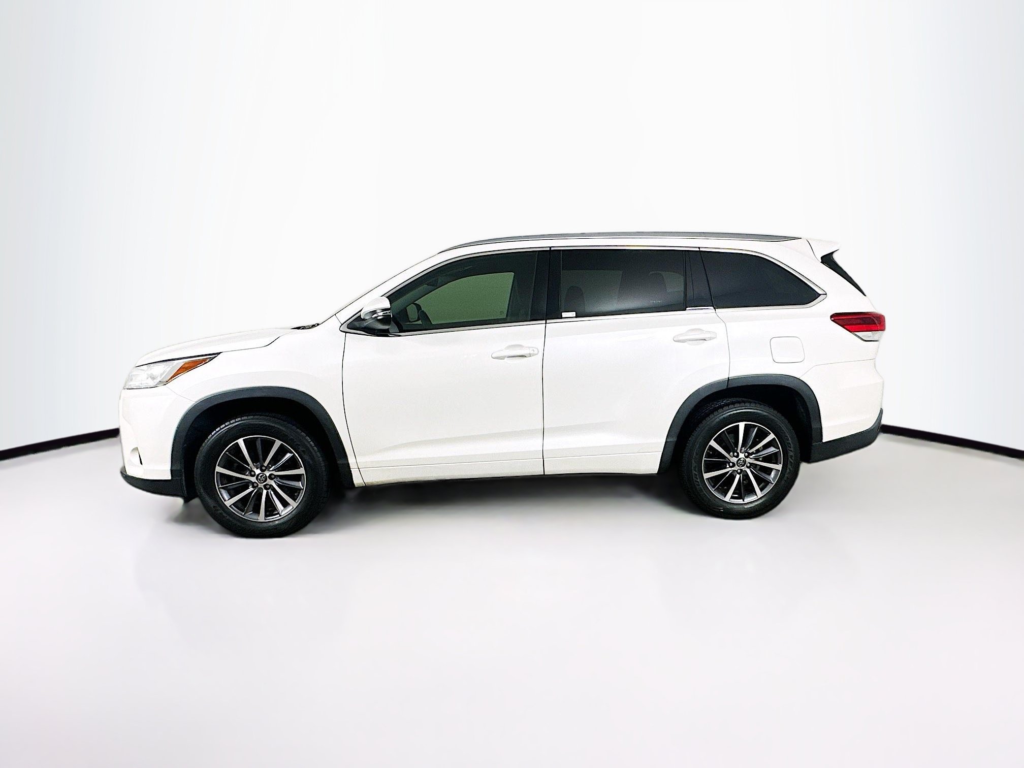Used 2018 Toyota Highlander XLE FWD image 4