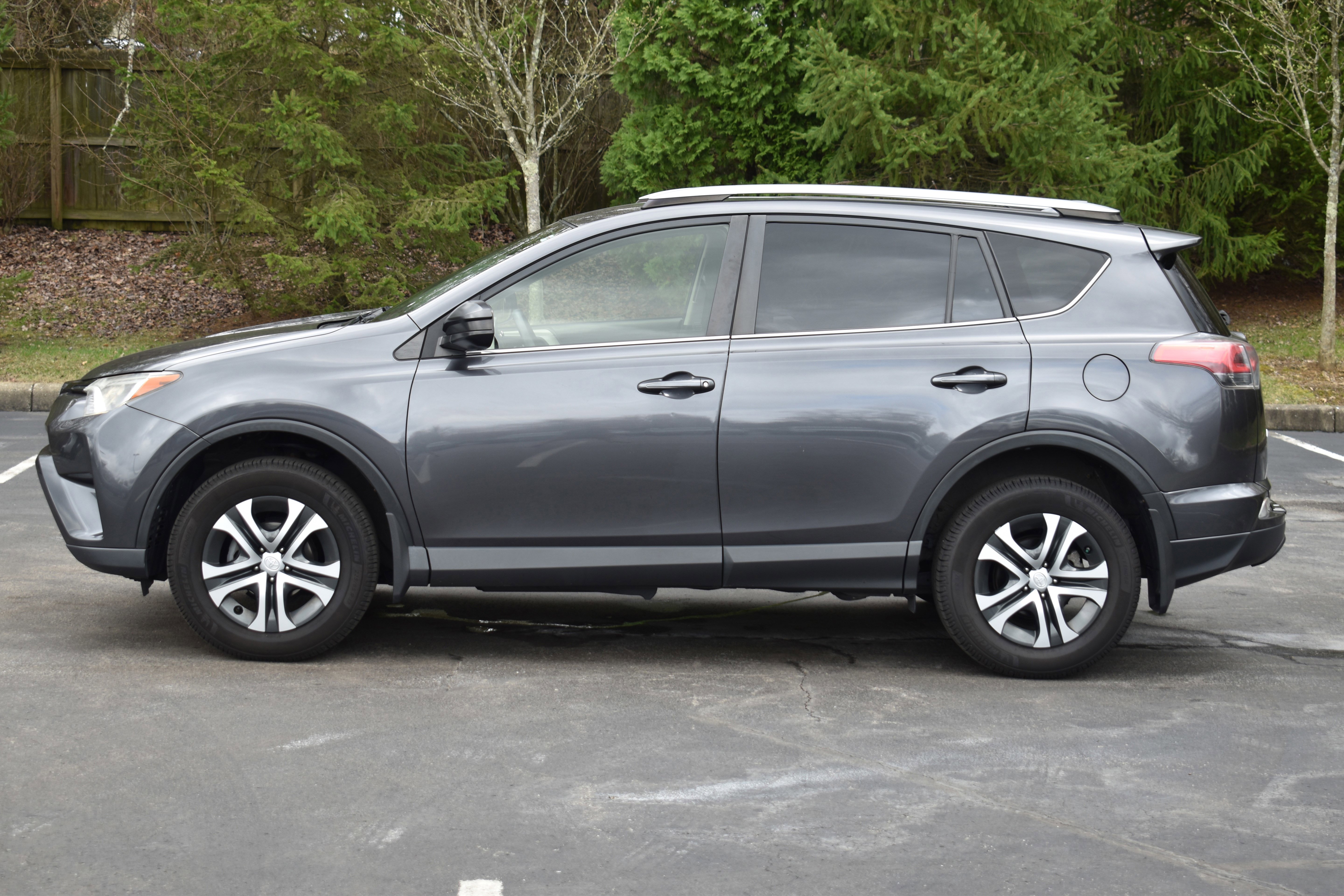 Used 2018 Toyota RAV4 LE w/ All Weather Liner Package image 29