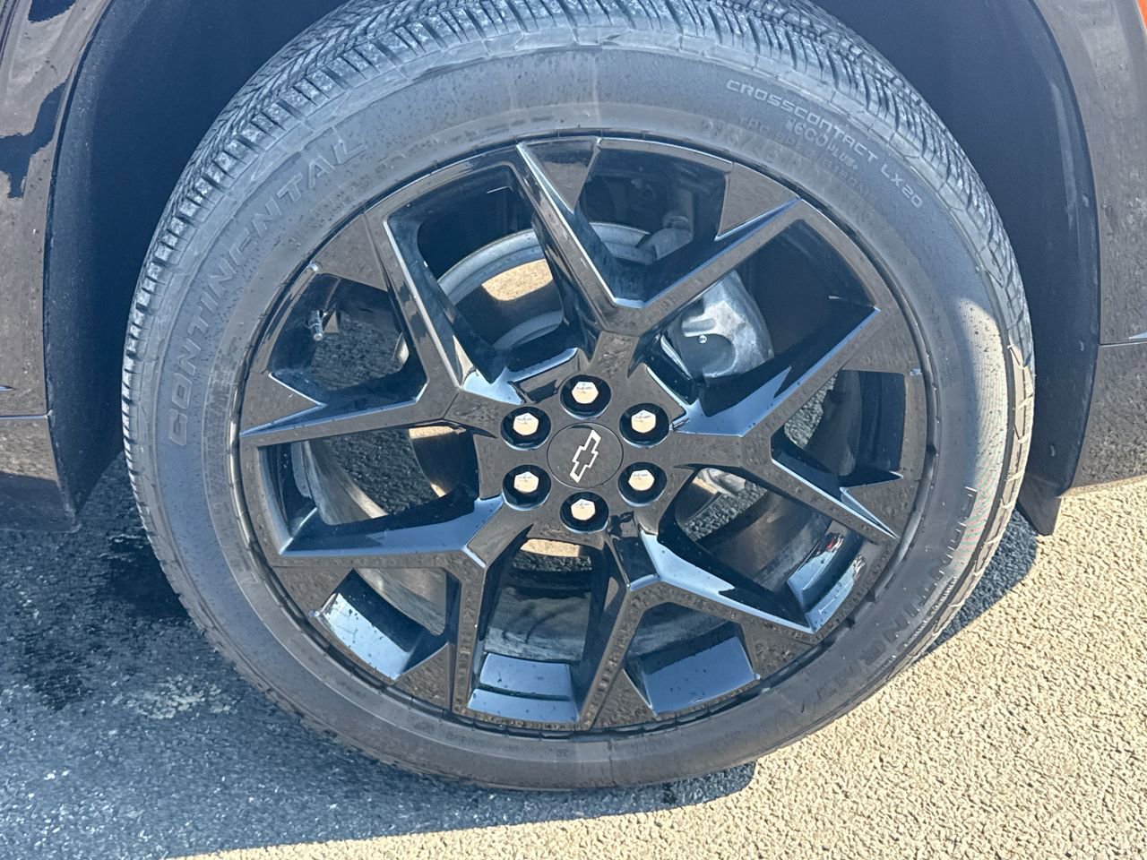 Used 2025 Chevrolet Traverse RS image 9