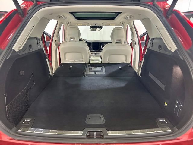 Used 2018 Volvo XC60 T8 Inscription image 16
