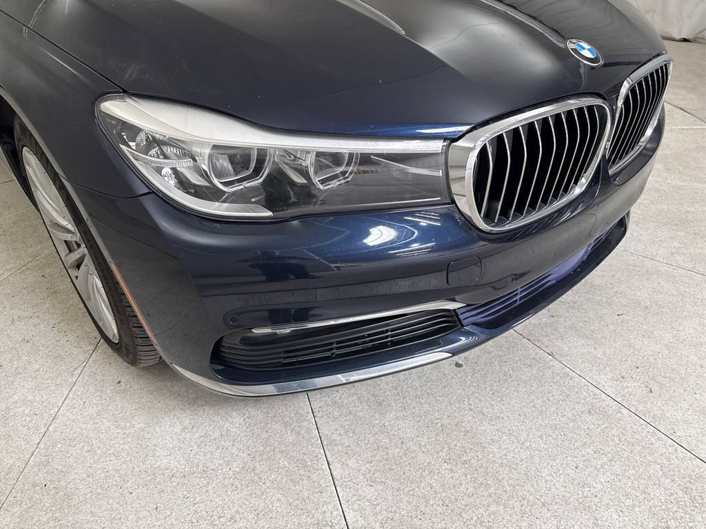 Used 2017 BMW 740i RWD image 10