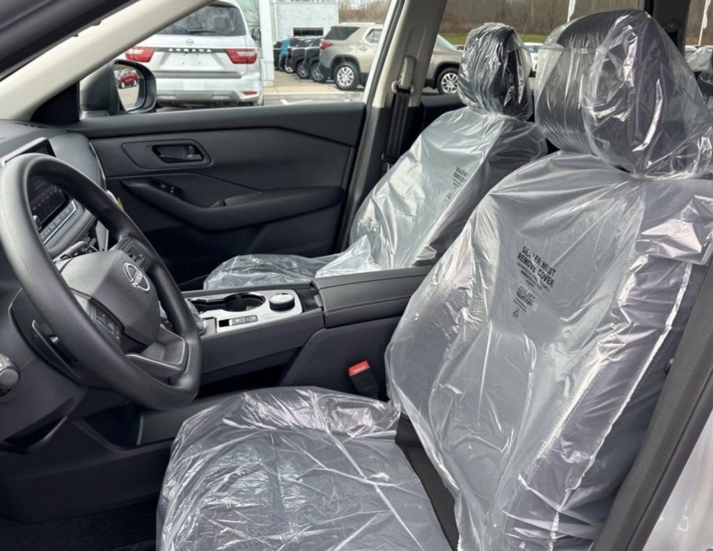 Certified 2025 Nissan Rogue S image 11