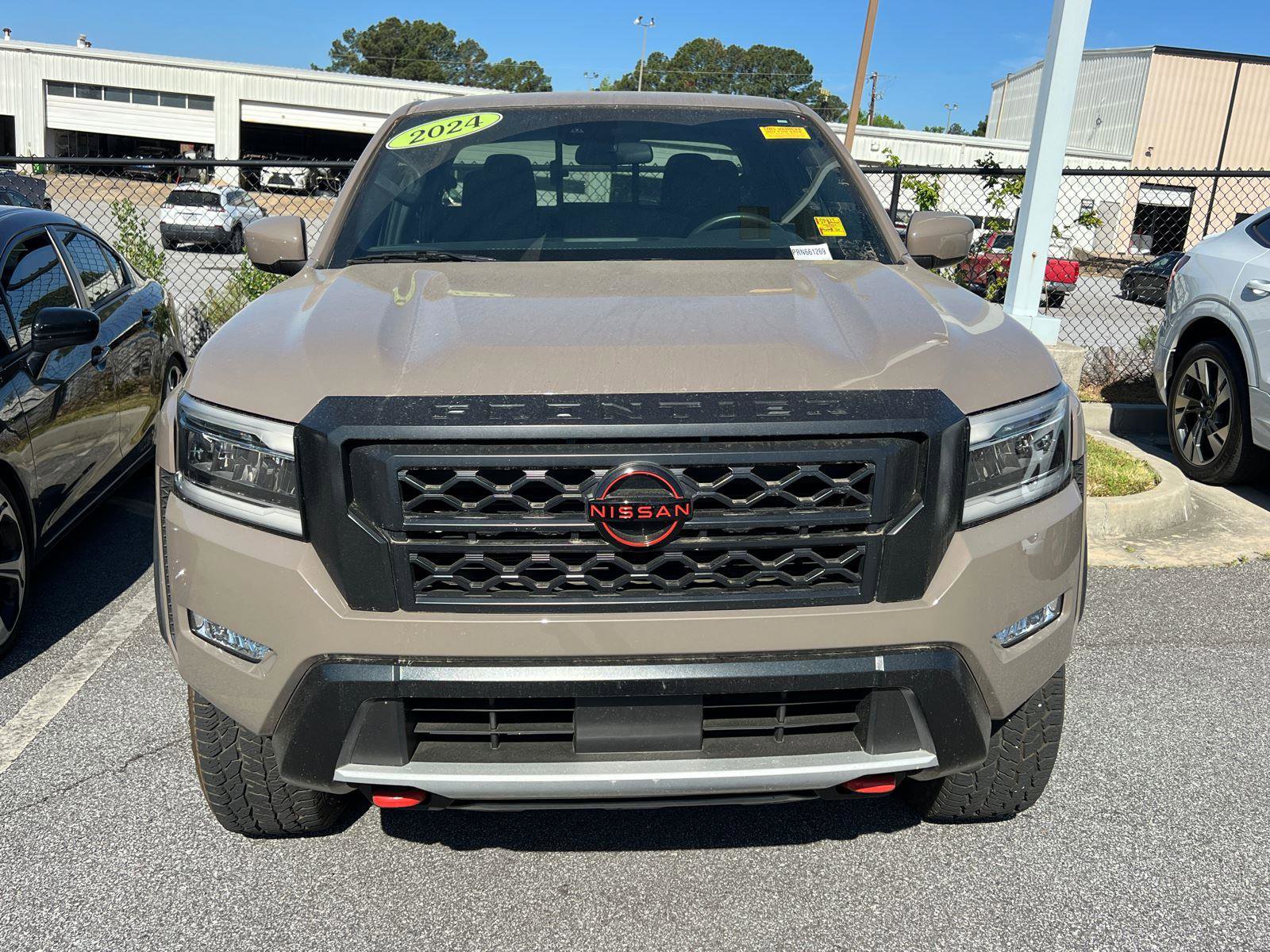 Used 2024 Nissan Frontier PRO-4X w/ Technology Package image 2