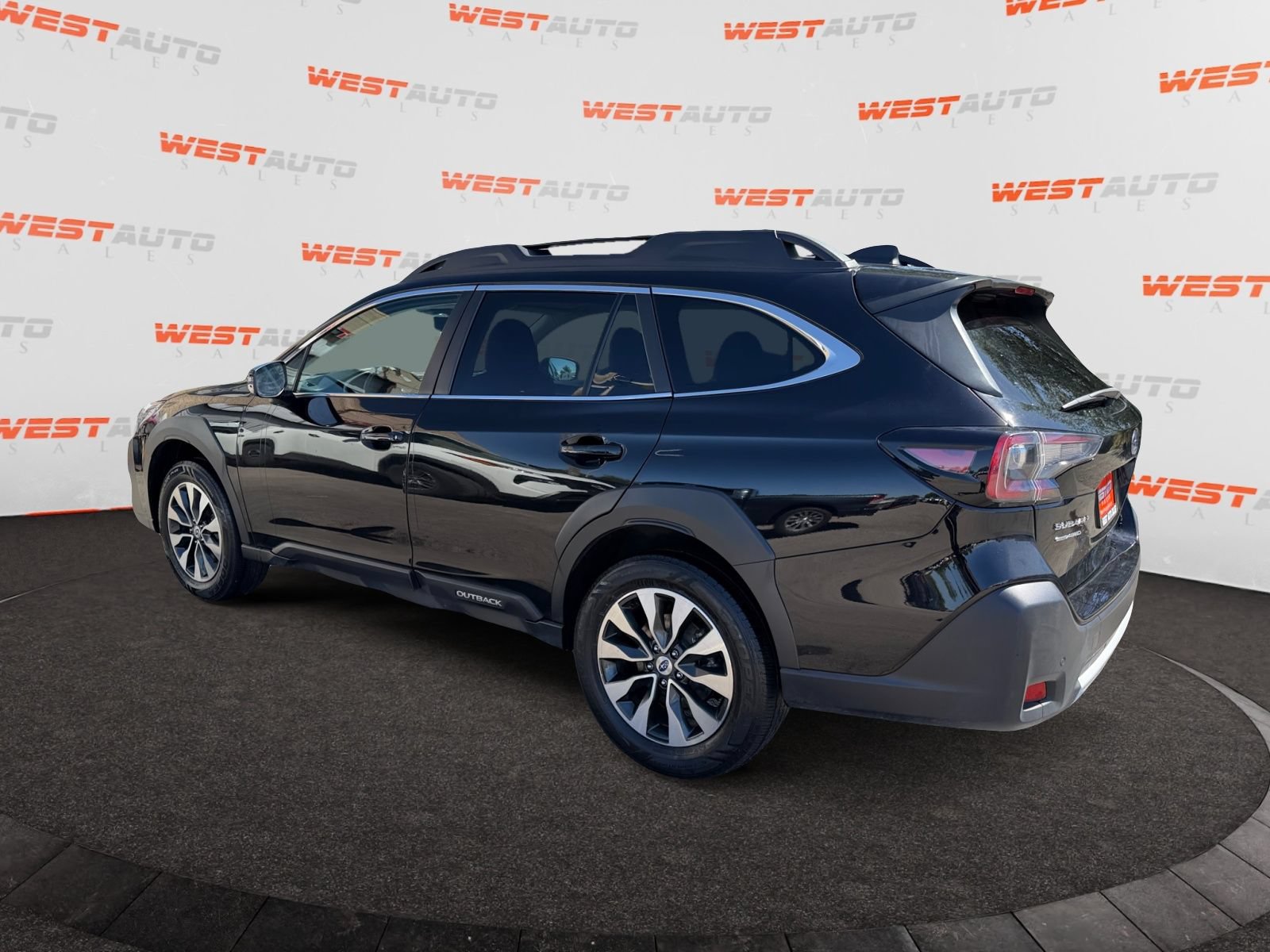 Used 2024 Subaru Outback Limited AWD/4WD image 3