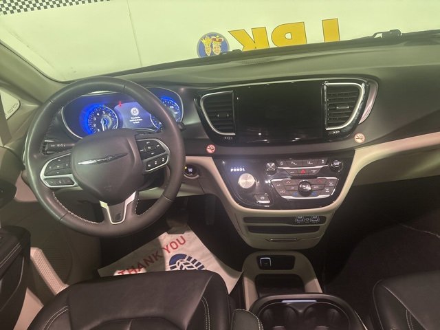 Certified 2024 Chrysler Pacifica Touring-L image 25