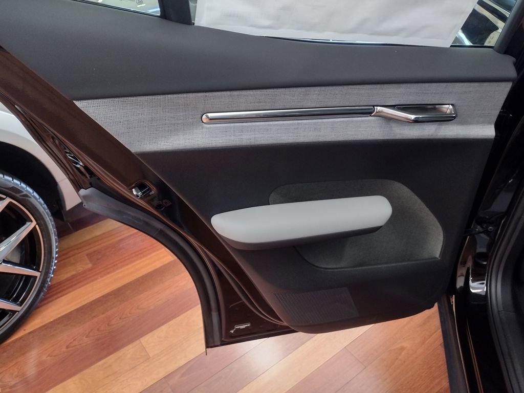 New 2025 Volvo EX30 Plus w/ Protection Package Premier image 10