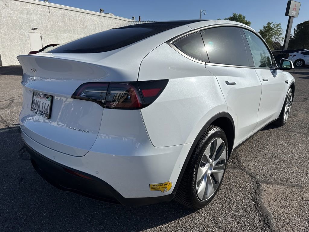 Used 2022 Tesla Model Y Long Range image 7