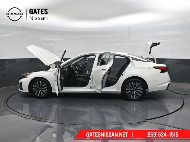 Used 2025 Nissan Altima 2.5 SV FWD image 52