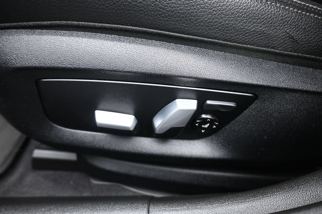 Used 2018 BMW 530i xDrive AWD/4WD image 13