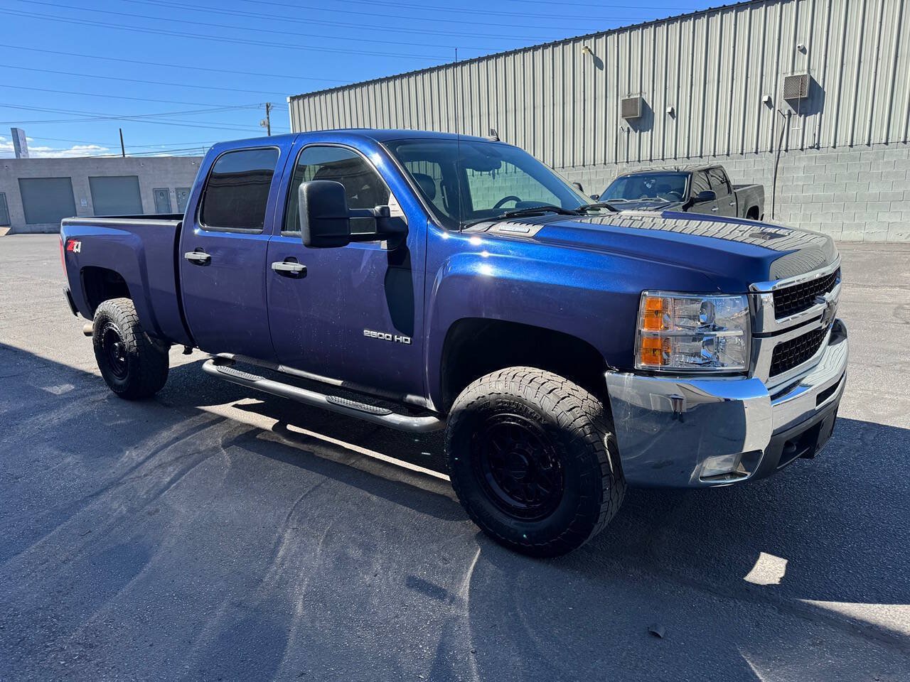 Used 2010 Chevrolet Silverado 2500 LT w/ Interior Plus Package AWD/4WD image 10