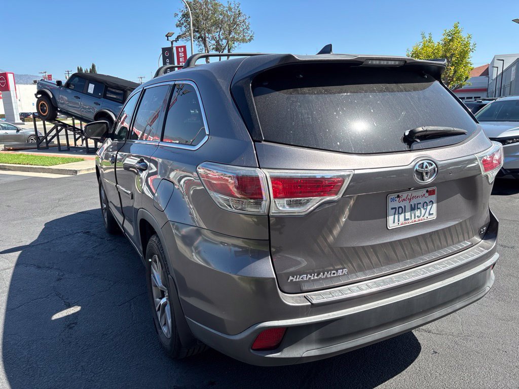 Used 2015 Toyota Highlander Plus FWD image 6