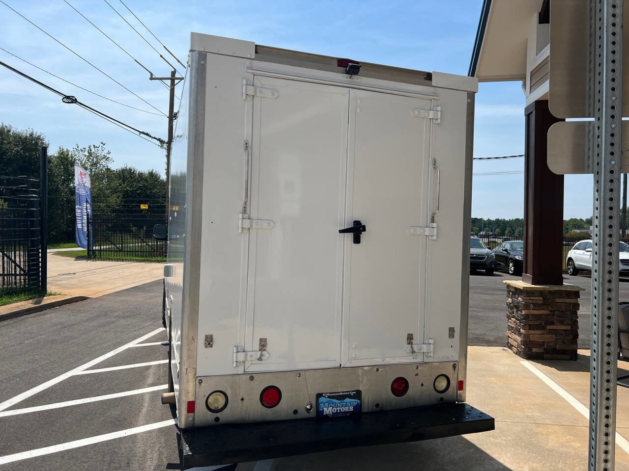 Used 2017 Chevrolet Express 3500 image 5