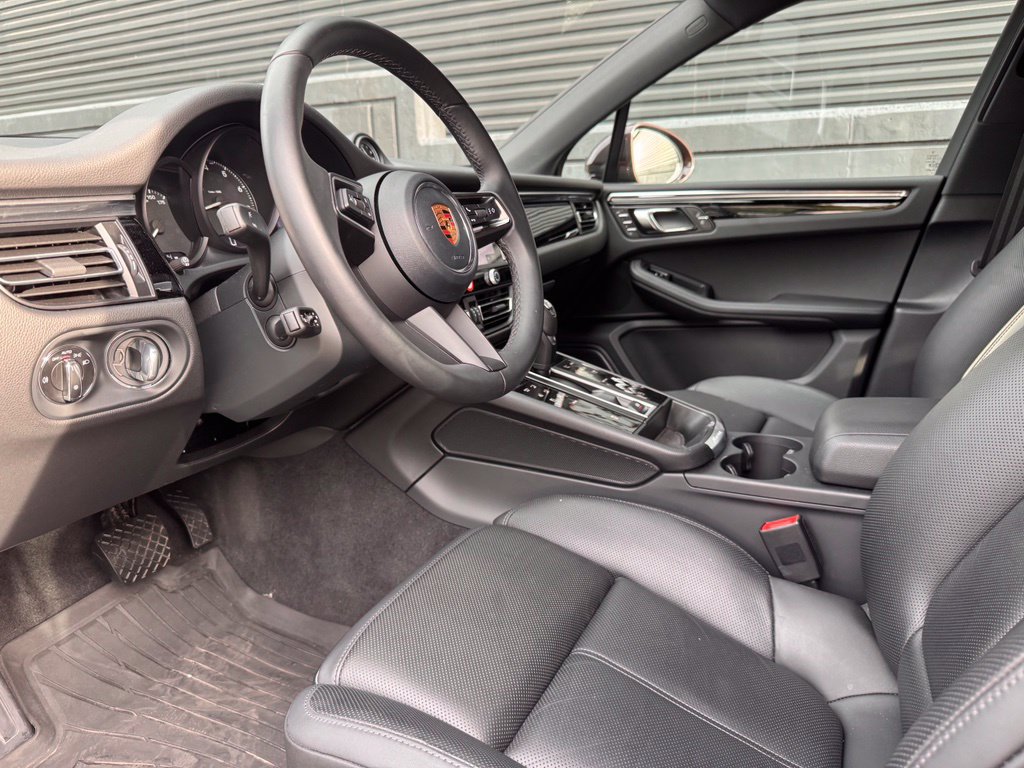 Certified 2026 Porsche Macan AWD/4WD image 4