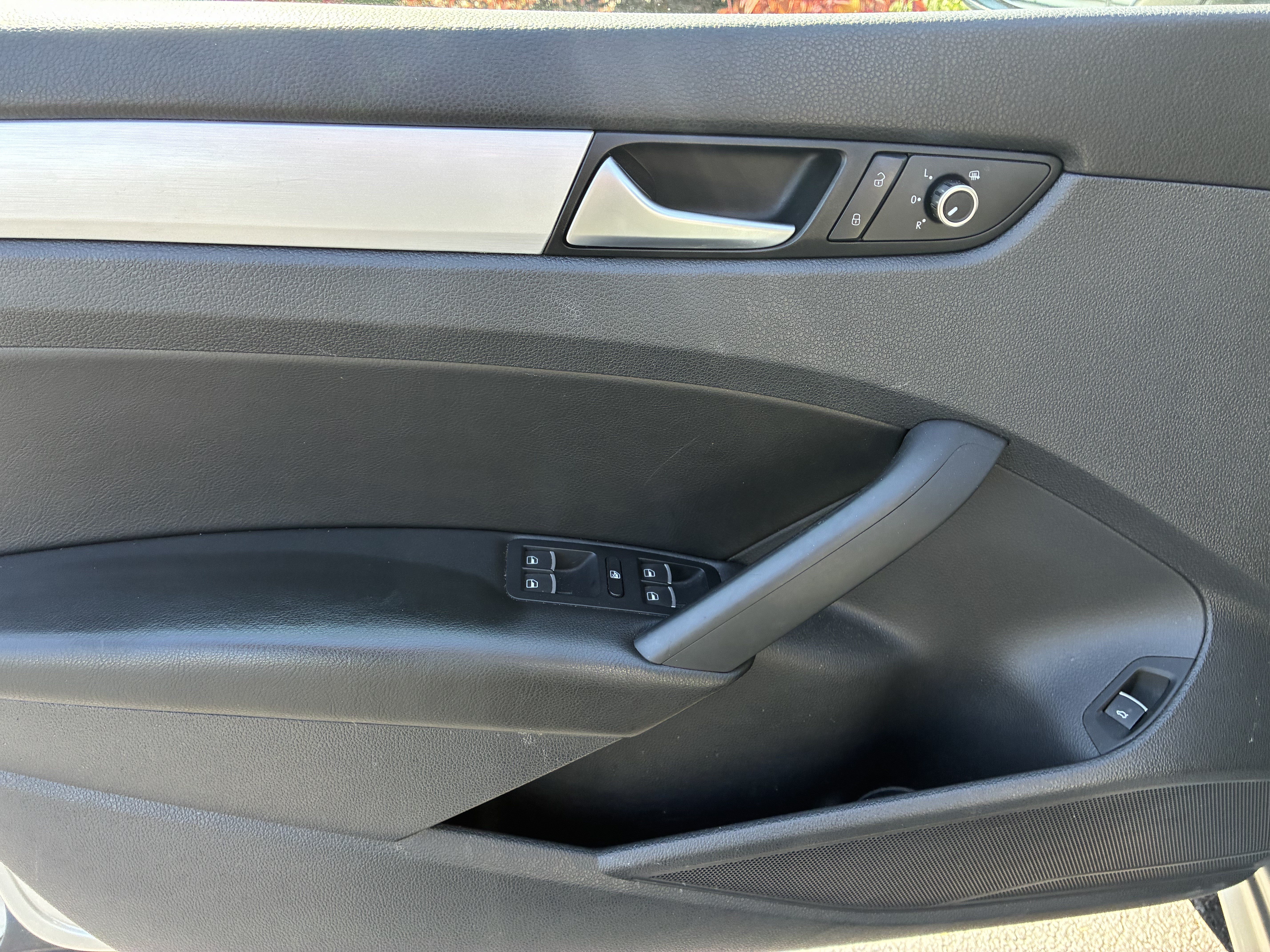 Used 2012 Volkswagen Passat 2.5 SE FWD image 22